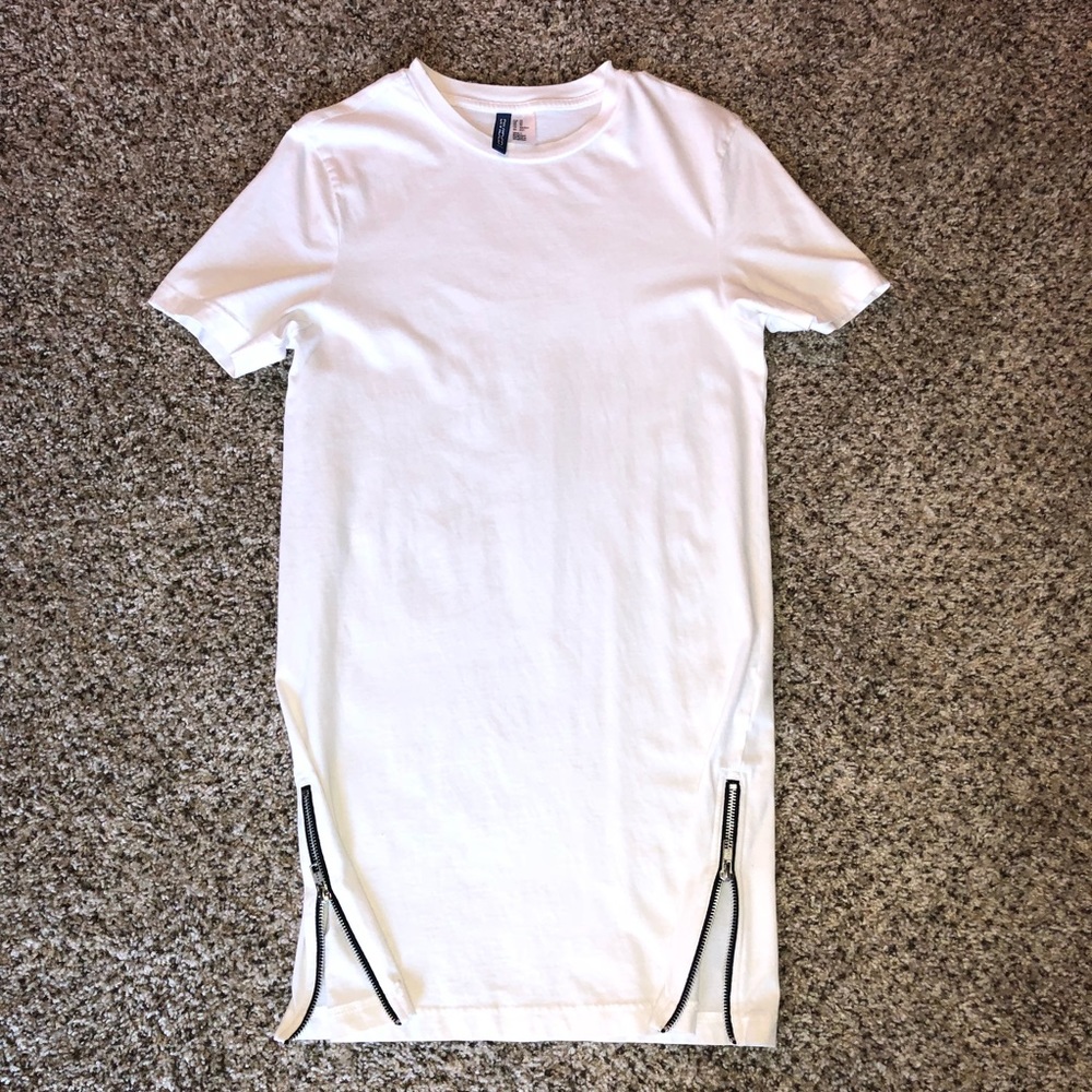 Hip Long Tee with zippers